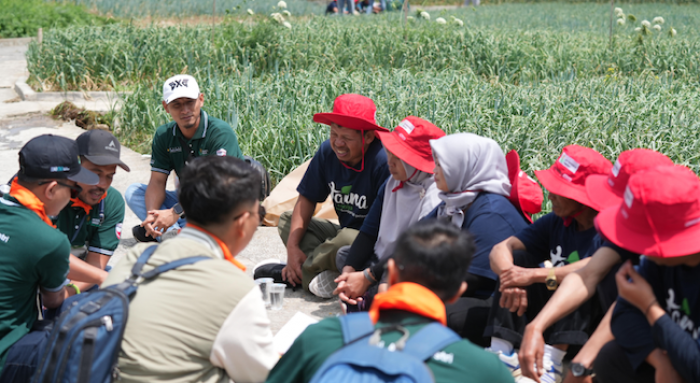 Milenial Petrokimia Gresik Kampanyekan Pemupukan Berimbang di Sentra Tani Bawang Putih Tawangmangu