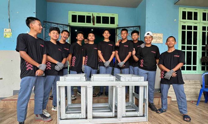 Hapi Latih Siswa SMA/SMK Produksi Rak Sampah dari Baja Ringan