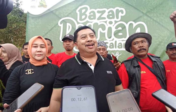 Ketua AKD Jombang Borong Durian Wonosalam