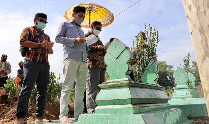 Tradisi Jelang Ramadan, Mahfud MD Ziarah ke Makam Orang Tuanya di Desa Plakpak Pamekasan