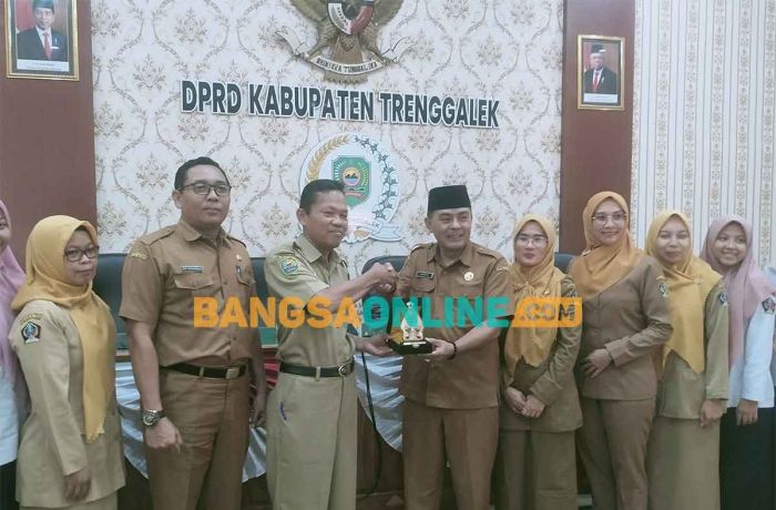 Kunjungi Trenggalek, Sekretaris DPRD Kabupaten Blitar Sharing Penataan Jabatan Pegawai