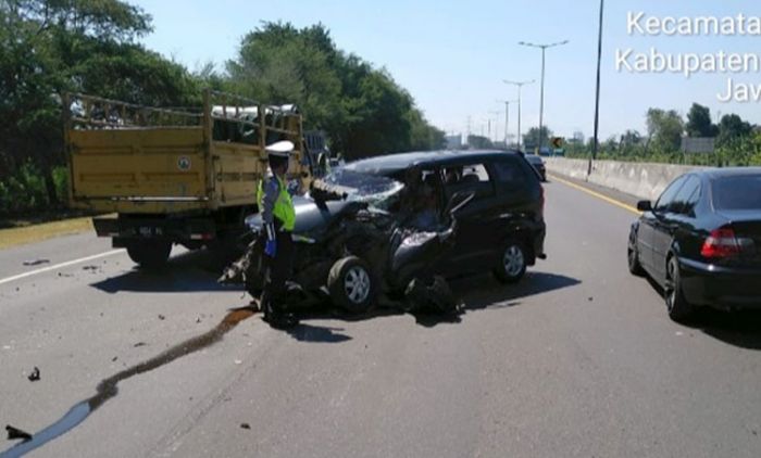 Kecelakaan di Tol Sidoarjo, Xenia Ringsek Depan Belakang