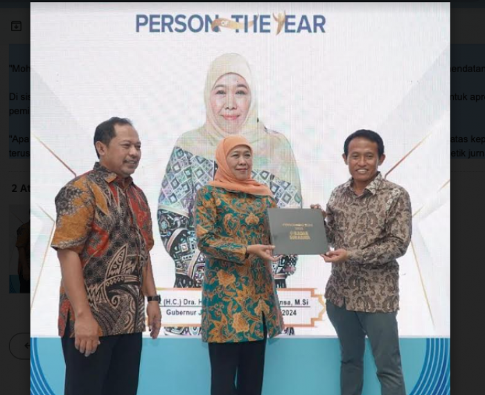 Atas Dedikasi dan Prestasi saat Pimpin Jatim Gubernur Khofifah Terima Penghargaan Person of The Year