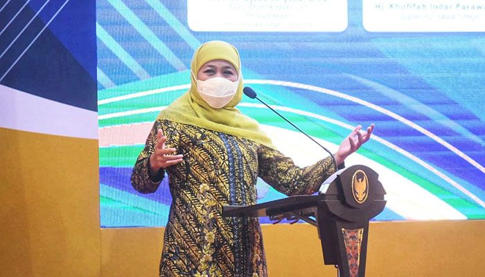 Berturut-turut, Gubernur Khofifah Raih TOP Pembina BUMD 2022