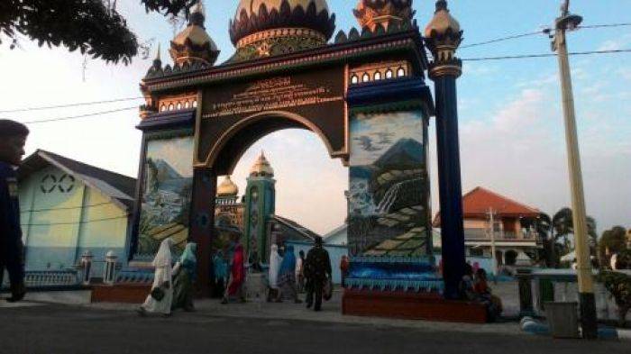 Kyai Muchtar Sakit, Jamaah Shiddiqiyyah Pilih Sholat Idul Adha di Hari Kedua