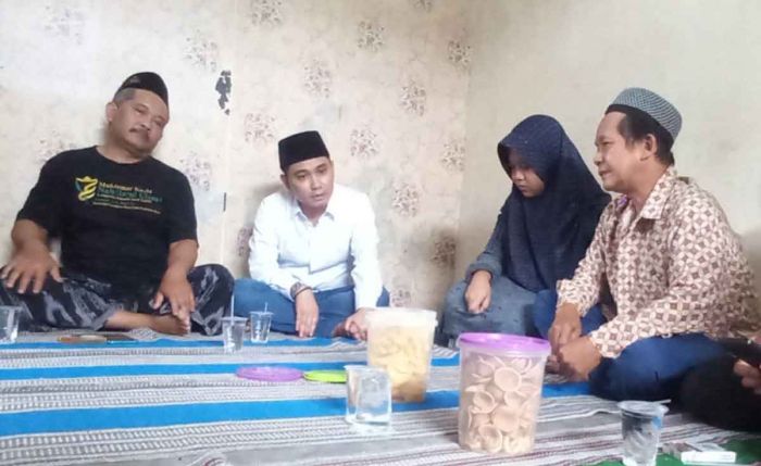 Gus Barra Kunjungi Keluarga Siswi SMPN 1 Kemlagi Mojokerto yang jadi Korban Pembunuhan