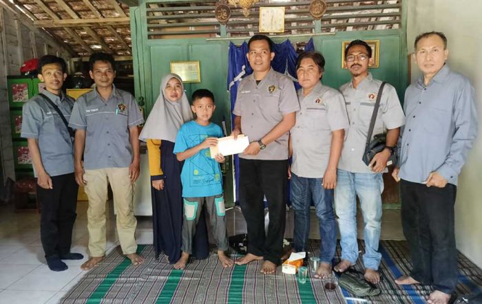 Semarakkan HPN 2024, PWI Tuban Santuni Keluarga Wartawan yang Meninggal