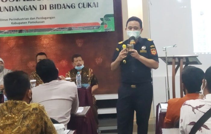 Tekan Peredaran Rokok Ilegal, Disperindag Pamekasan Beri Edukasi Pelaku Industri dan Pedagang Pasar