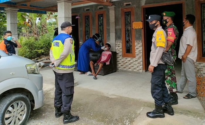 Cegah Penyebaran Covid-19, Petugas TNI-Polri di Ngawi Gelar Swab Antigen Warga Kontak Erat