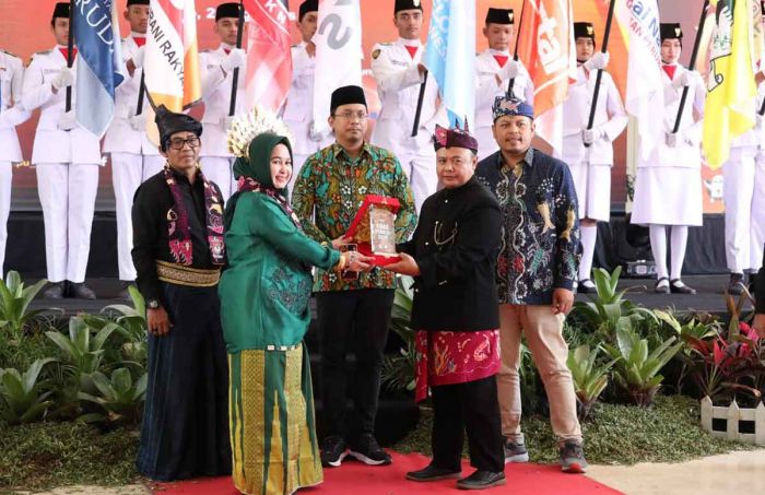 Sambut Kirab Pemilu 2024, Bupati Sidoarjo Tekankan Pendidikan Politik Pemilih Pemula