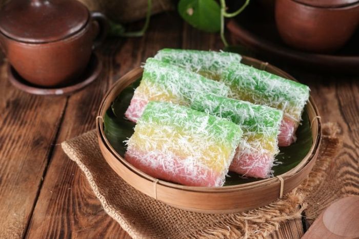 Cara Membuat Kue Tradisional Lapis Singkong Warna-warni