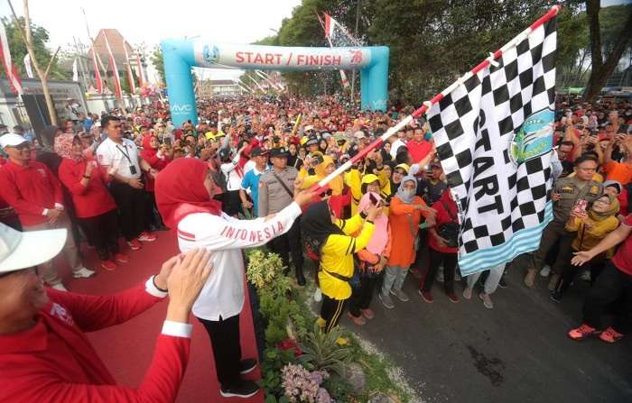 Jalan Sehat di Bakorwil Bojonegoro, Khofifah: Momentum Sehatkan Badan, Pikiran, dan Seduluran