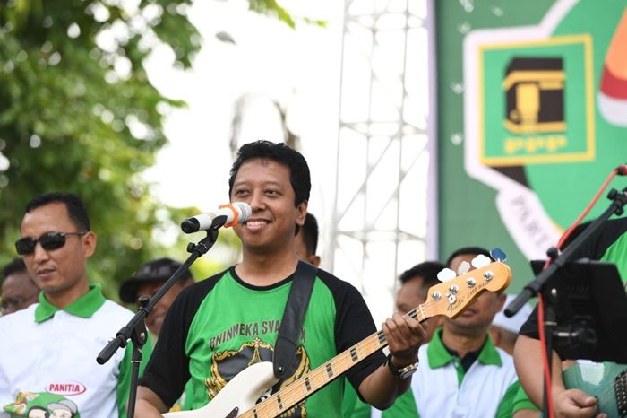 ​Gus Rommy, Ketua Umum PPP yang Piawai Petik Bass