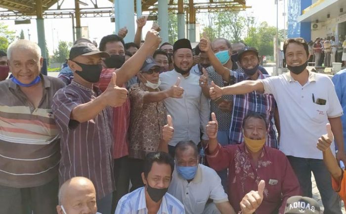 Ketua DPRD Gresik Serahkan Bantuan JPS Covid-19 kepada Ratusan Sopir Angkot dan Angdes