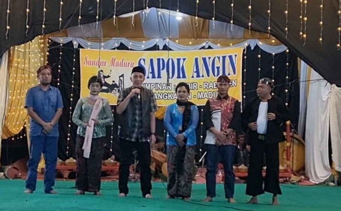 Pj Bupati Bangkalan Apresiasi Pentas Seni Sandur yang Digelar Syafiuddin