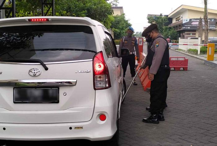 Antisipasi Teror, Polresta Sidoarjo Lakukan Pengecekan di Pintu Masuk