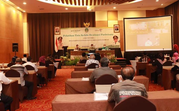 Persiapan Launching Wisata Petik Jambu, Warga Desa Sekargadung Dilatih Kelola Destinasi Wisata