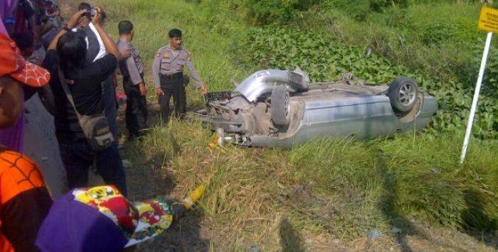 Sedan Diseruduk Kereta Api, Sopir dan Penumpang Selamat