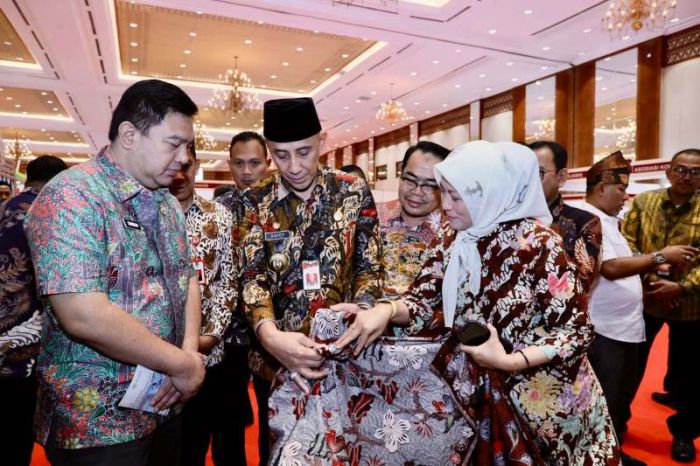 Dukung Produk UMKM, Pj Arief Pamerkan Batik Khas Bangkalan di Maju Expo dan Forum 2024