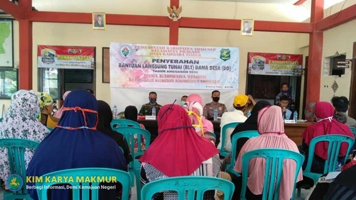 Puluhan ​Warga Kaduara Timur Sumenep Terima BLT-DD Tahap I