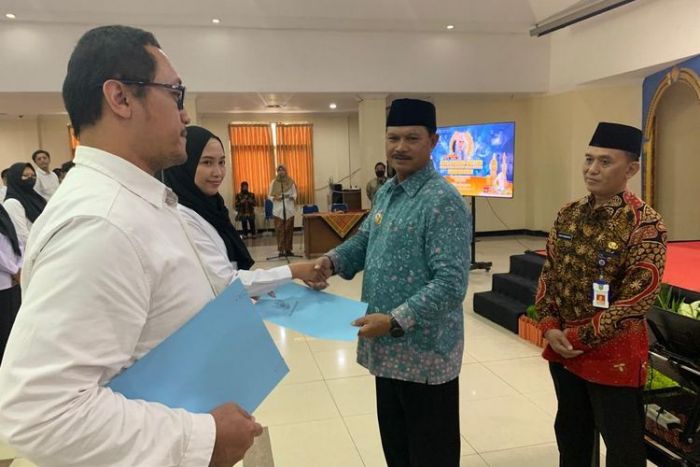 Wali Kota Madiun Ancam akan Mutasi Pegawai Rumah Sakit yang Main Ponsel saat Bertugas