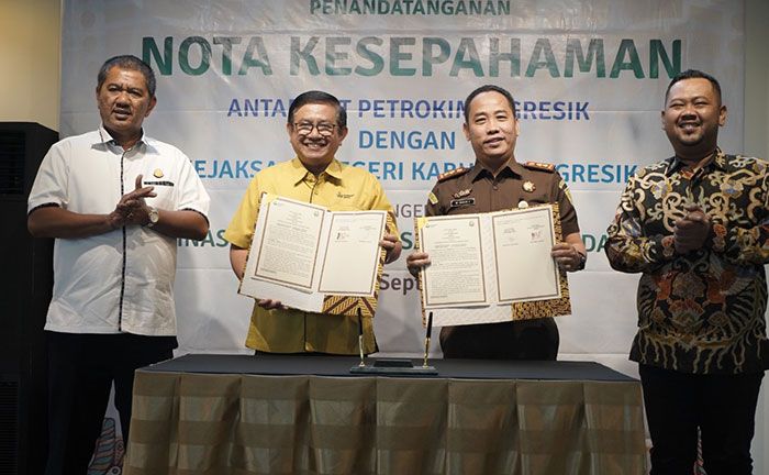 Disaksikan Bupati, Dirut Petrokimia Gresik dan Kajari Teken MoU