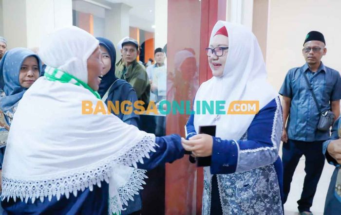 Wakil Bupati Gresik Sambut Kedatangan 110 Jamaah Haji