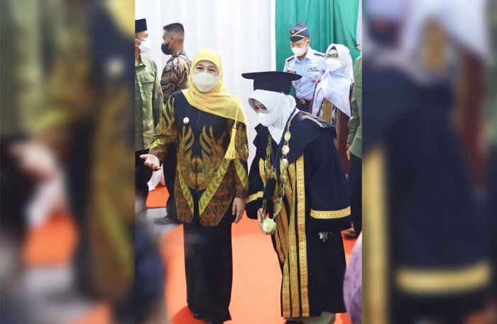 Gubernur Khofifah Berharap Wisudawan IAI Bani Fattah ke-IX Adaptif dan Kreatif