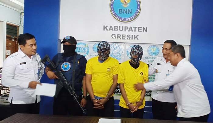 BNNK Gresik Bekuk Pengedar dan Pengguna Sabu Sekaligus