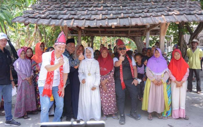 Sambangi Warga Gili Bawean, Bupati Puji Kepedulian Petrokimia Gresik