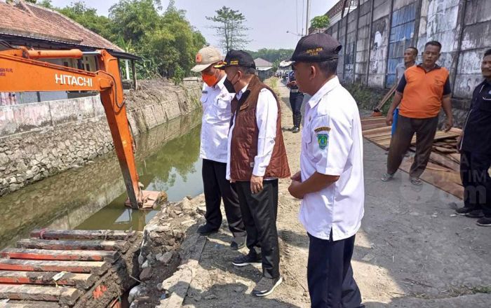 Atasi Banjir, BBWS Brantas Normalisasi Anak Sungai Wrati