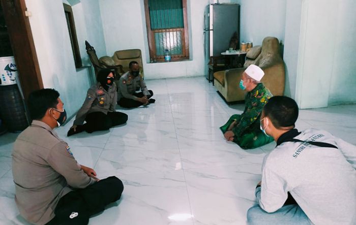 Sosialisasikan PPKM Darurat, Satbinmas Polresta Sidoarjo Sowan Kiai Amir