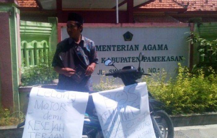 Dana BOS Tak Cair 5 Bulan, Kepsek Lelang Motor di Depan Kantor Kemenag