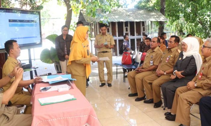 Gubernur Khofifah Pantau Langsung Pelaksanaan PPDB SMA/SMK Tahun 2019