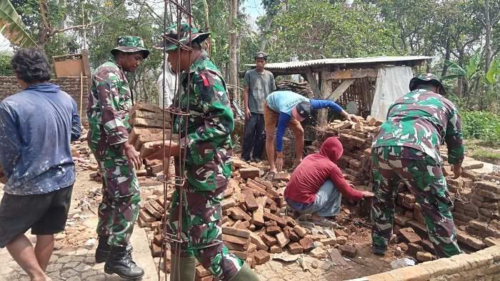 Satgas TMMD di Kediri Mulai Bongkar Rumah Tak Layak Huni