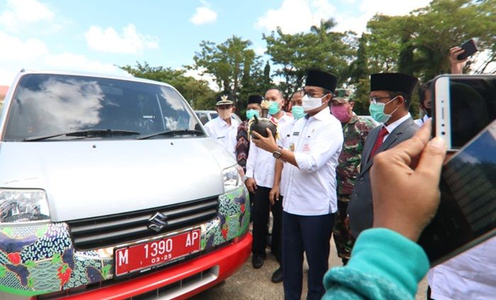 Lepas Mobil Sehat ke 178 Desa, Bupati Pamekasan Minta Petugas Call Care Siaga 24 Jam