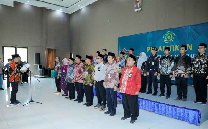 Pj Gubernur Jatim Bilang Begini saat Lantik 23 PPIH Embarkasi Surabaya