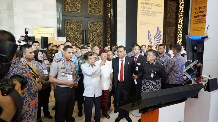 Booth Polresta Sidoarjo di IRPS Bali Dikunjungi Wapres Jusuf Kalla