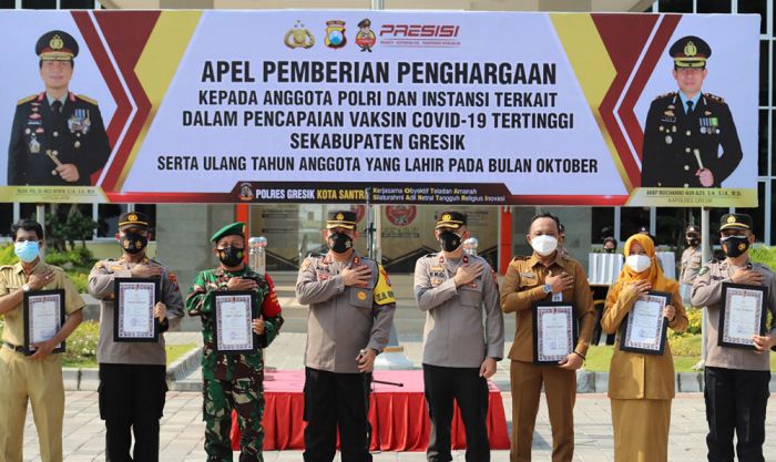 Capaian Vaksinasi Tertinggi, Satgas Covid-19 Gresik Kota Raih Penghargaan dari Kapolres