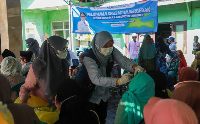 Tim Yankes Bergerak Pemprov Jatim Beri Layanan Kesehatan Gratis di Pulau Raas Sumenep