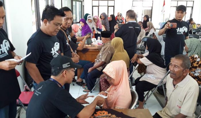 Peringati HPN Tahun 2020, PWI Kediri Gelar Bakti Sosial Pembagian Sembako dan Pegobatan Gratis