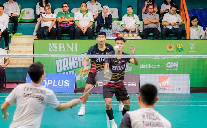 Di Final Kejuaraan Bulu Tangkis Piala Gubernur Jatim 2023, Khofifah Ucapkan Selamat untuk para Juara