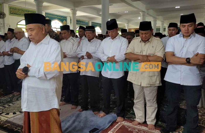 Didoakan Jadi Presiden, Prabowo Salat jemaah Dzuhur Diimami Prof Kiai Asep 