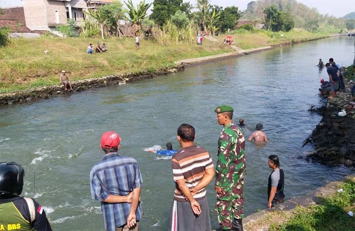 Berniat Liburan ke Pantai, Dua Remaja di Blitar Terlempar ke Sungai Lodagung