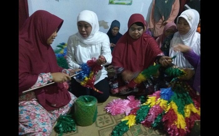 Blusukan ke Pasar Gurah, Khofifah Ingin Tiap Pasar Ada KUR