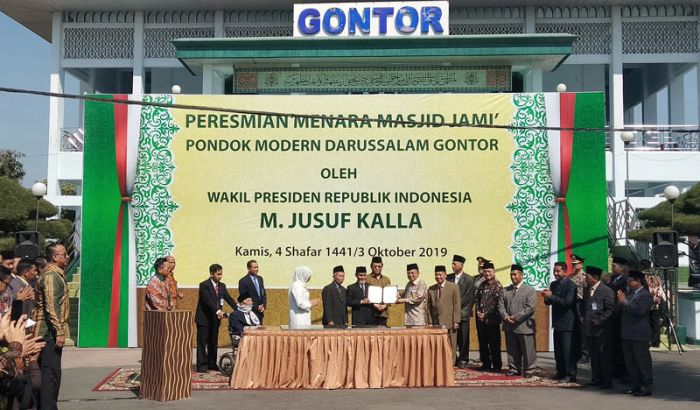 Wapres Jusuf Kalla Resmikan Menara Masjid Jami’ Gontor dan Gedung Pusat Studi Ekonomi Islam Unida