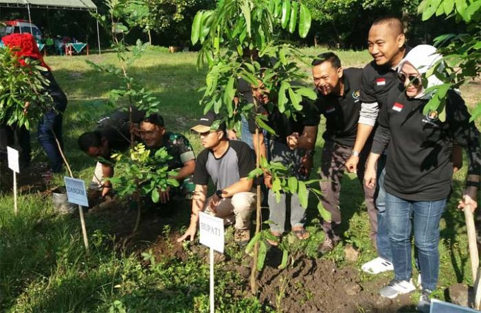 Puncak HPN, PWI Bojonegoro Tanam Ratusan Pohon di Growgoland