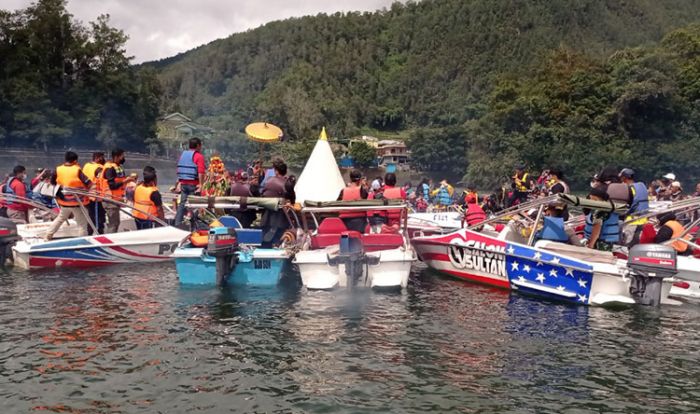 Ritual Larung Sesaji, Wujud Syukur Warga Atas Keberkahan Telaga Sarangan