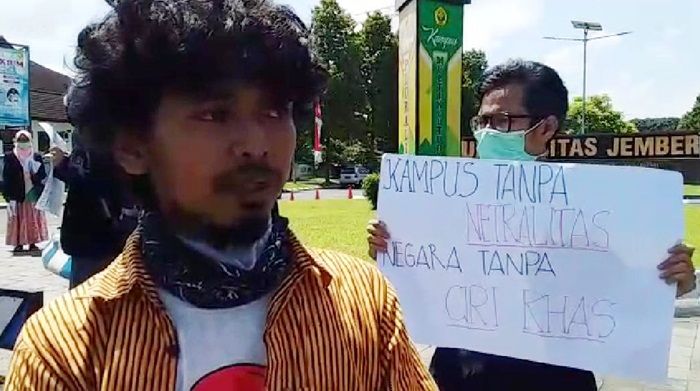 ​Diduga Bernuansa Politik, Kedatangan Menristekdikti ke Jember Didemo Mahasiswa