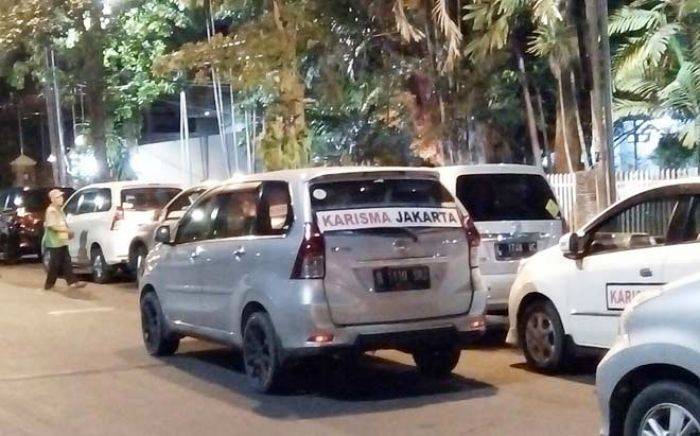 ​Jemput Risma untuk Diusung Jadi Cagub DKI, 40 Relawan Karisma Datangi Kediaman Wali Kota 